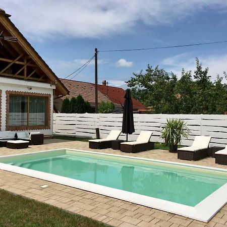 Villa Maximilian Balatonkeresztúr Exteriér fotografie